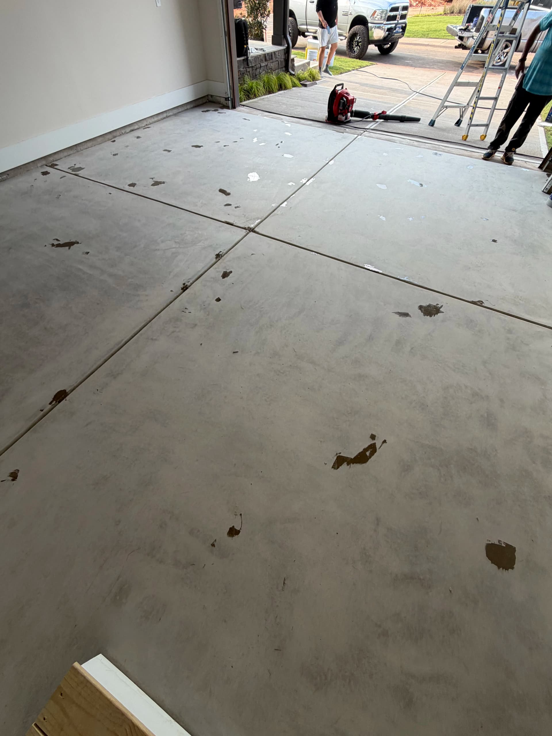 Gallery photos for Full Polyaspartic Flake Coating on a Hard-Working Garage Floor: Image #1